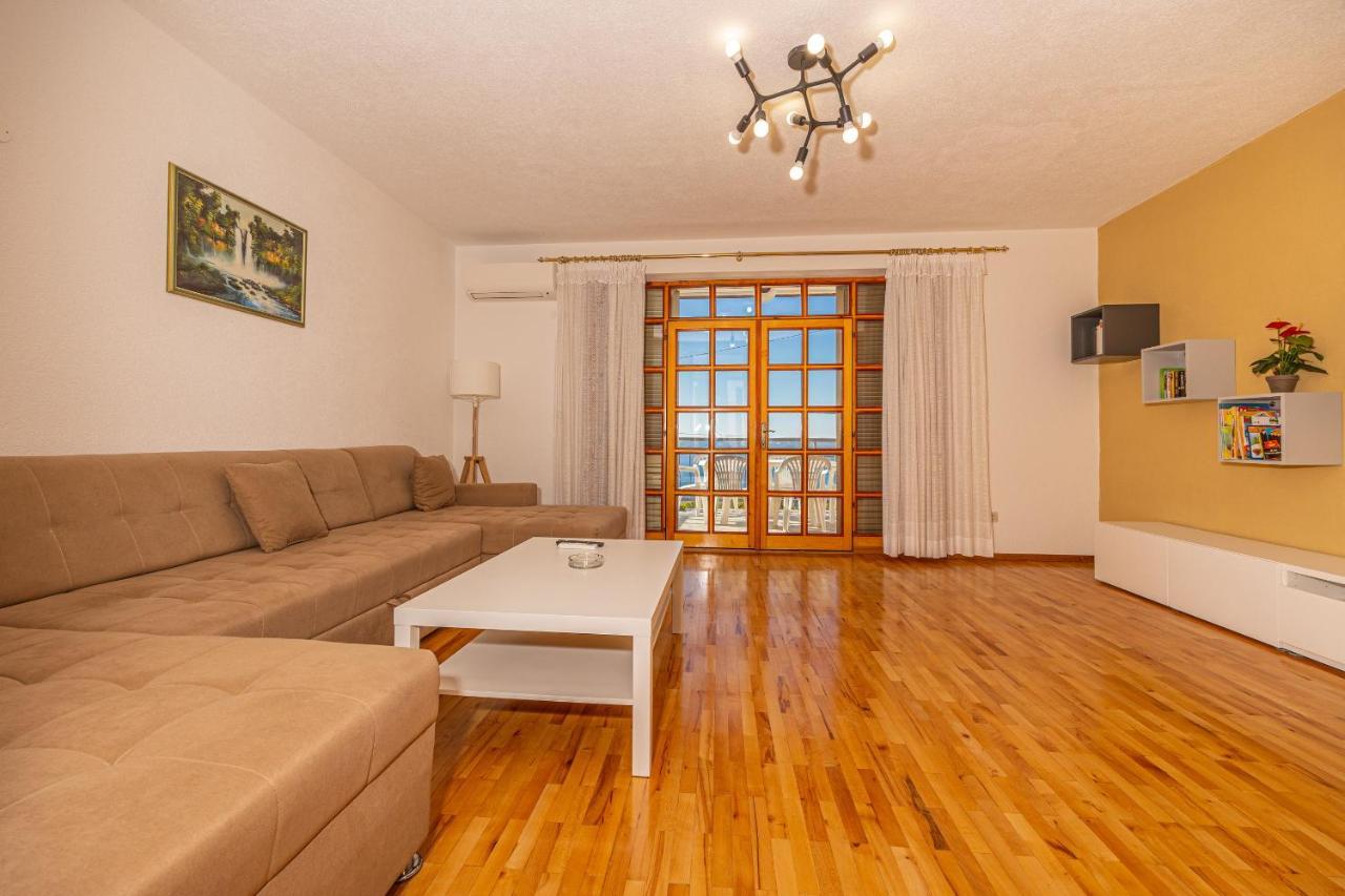 Apartments Francoise Crikvenica Exterior foto