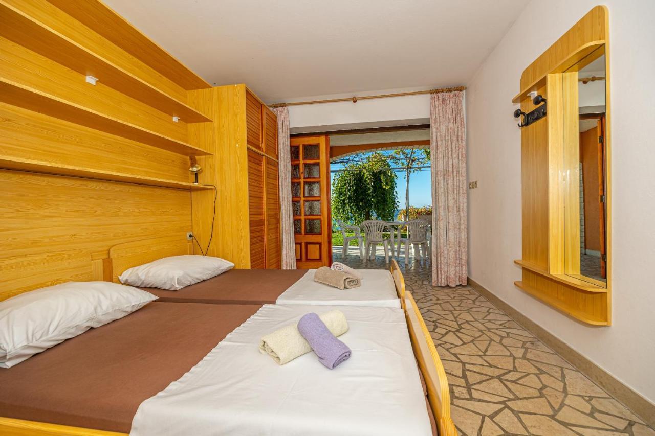 Apartments Francoise Crikvenica Exterior foto